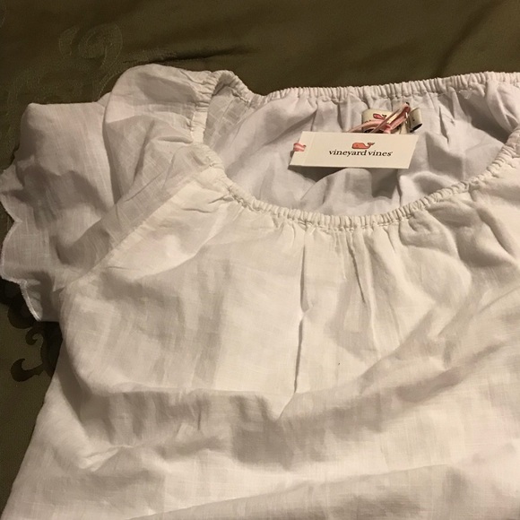 Vineyard Vines Tops - BNWT! Vineyard Vine crisp white shirt